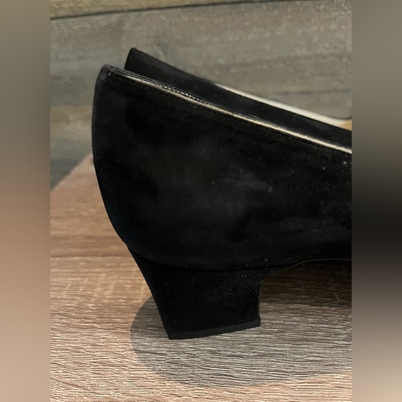 Salvatore Ferragamo Black Suede Pumps with Tortoiseshell Accent Size 9 - Picture 11 of 16
